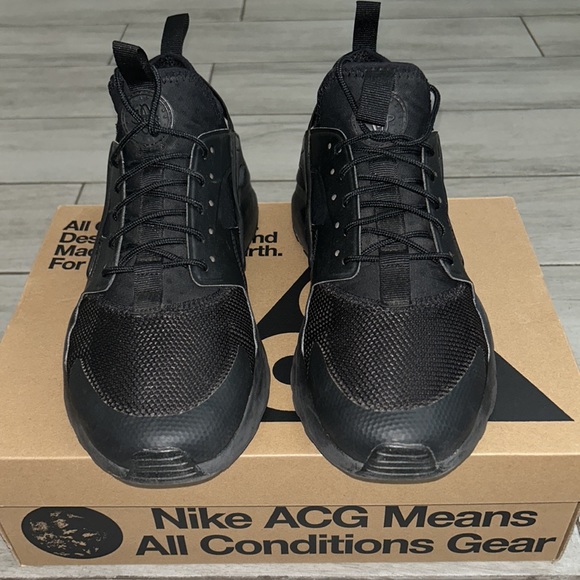 Nike Air Huarache , Men’s Size 10 . Black/Anthracite/Black
Style: 819685-200 - Picture 2 of 7